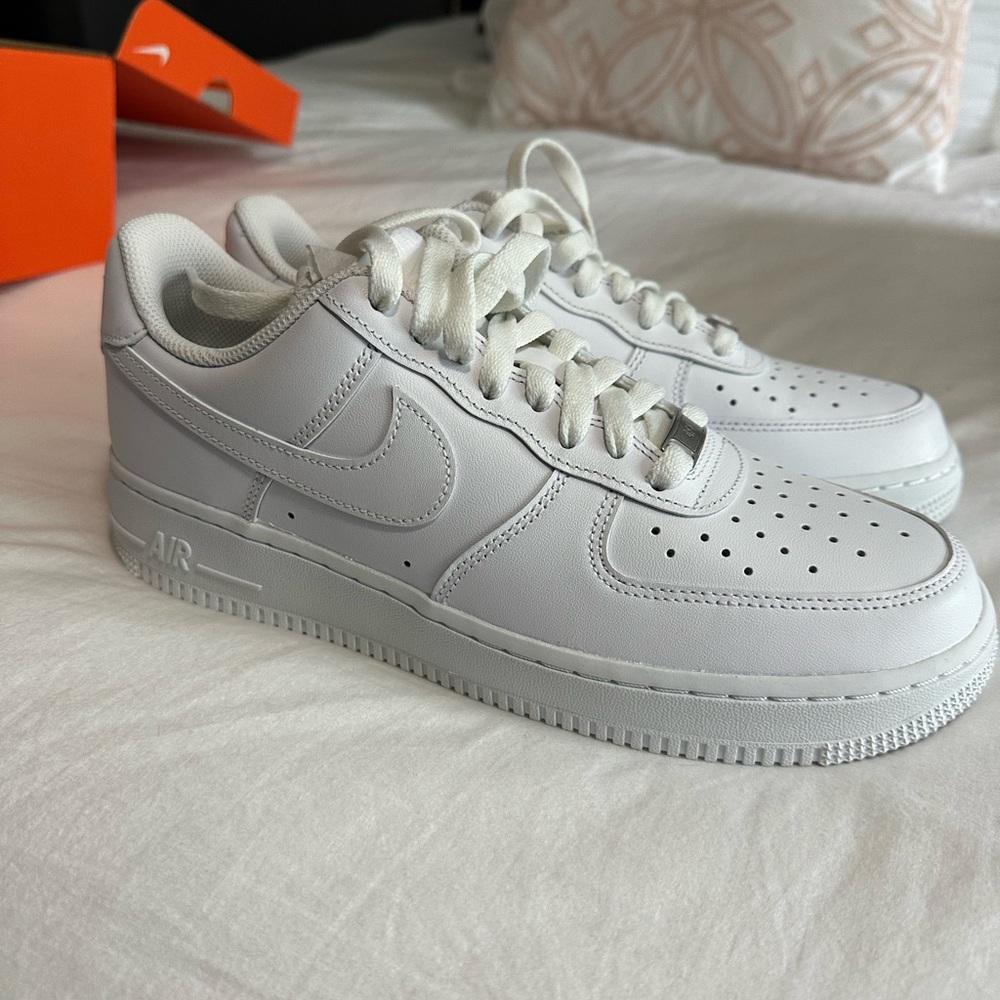Nike White Sneakers Classic Air Force 1 Design